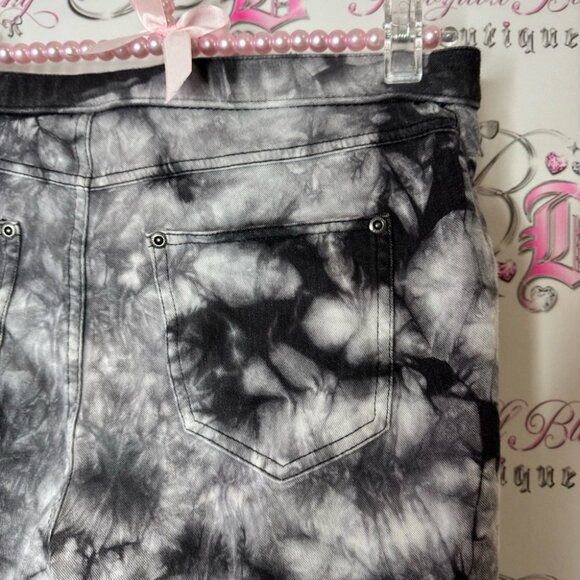 HUE pants stretchy Black and Gray Tie-Dye Skinny Jeans - Picture 4 of 7